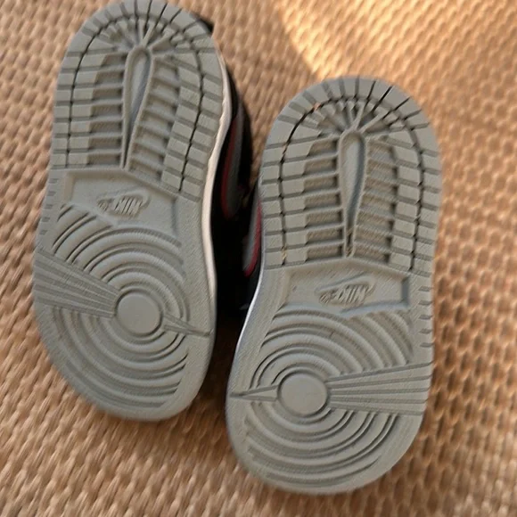 Air Jordan 1 Mid GS Black Particle Grey Shoes - Picture 7 of 7